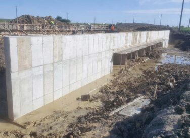 concrete wall construction at Dallas Parkway