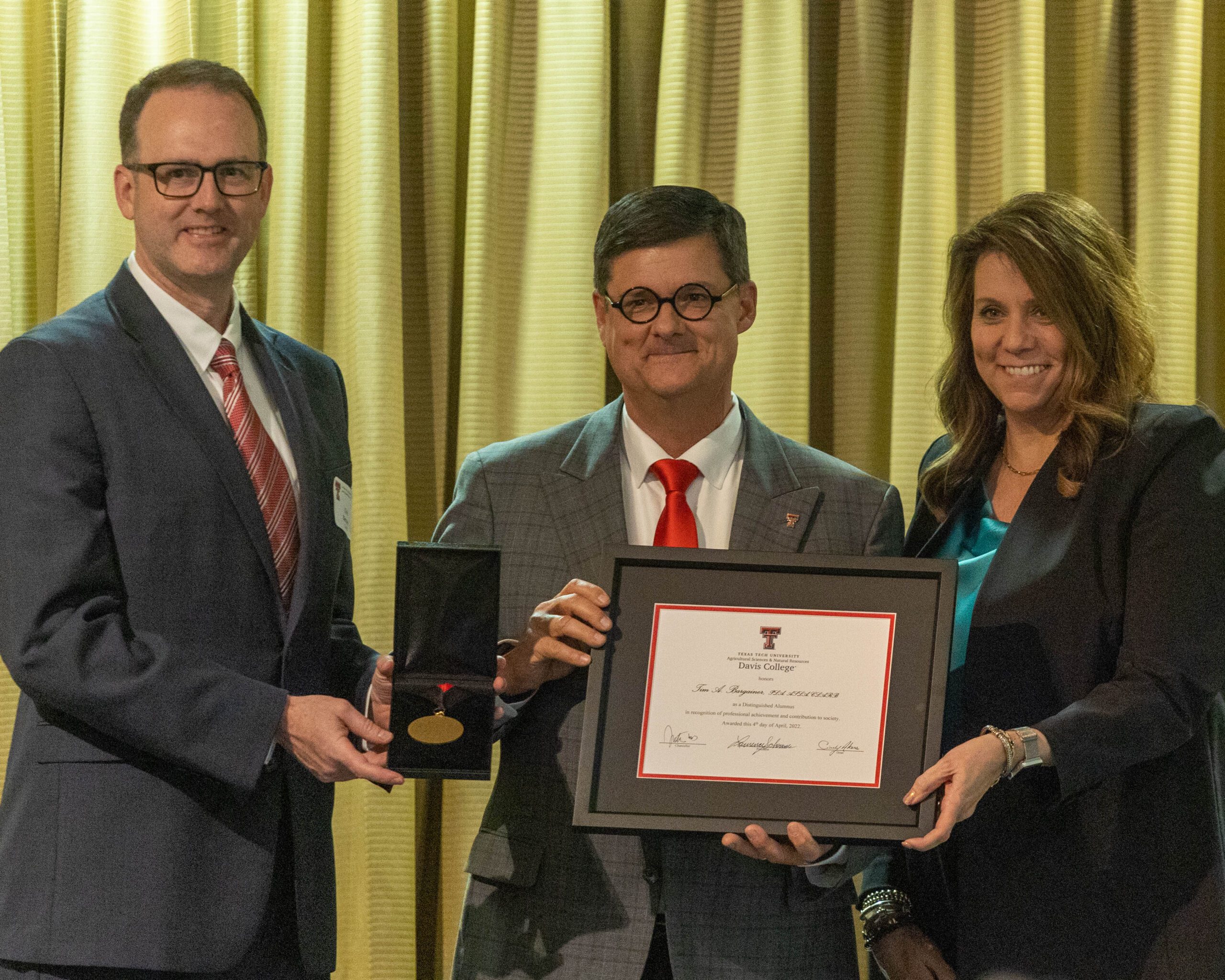 Tim Bargainer presented with Texas Tech Alumni Award