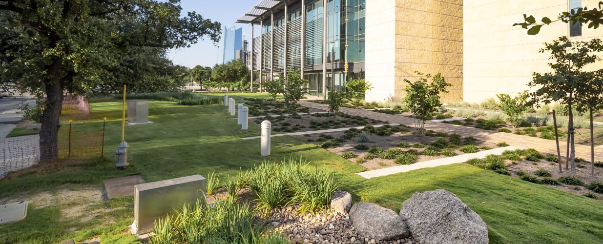 Landscaping along San Antonio Federal Courthouse, Texas